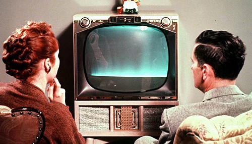 Couple-watching-1950s-style-television-Supplied-5908832-500x285c